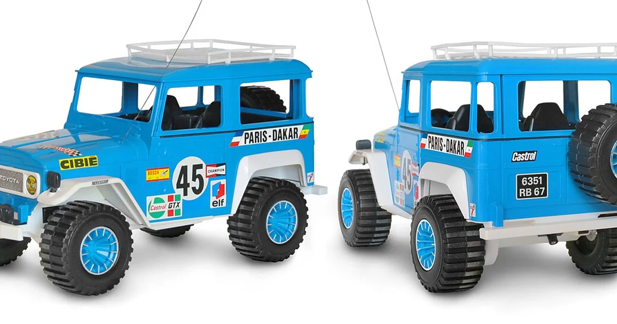A plastic Toyota Land Cruiser (J40) manufactured in 1981 by Joustra. This "Made in France" model was produced by the Strasbourg-based company in two colors, blue or red. This reproduction of the Japanese 4x4 features two-wheel drive and rad
