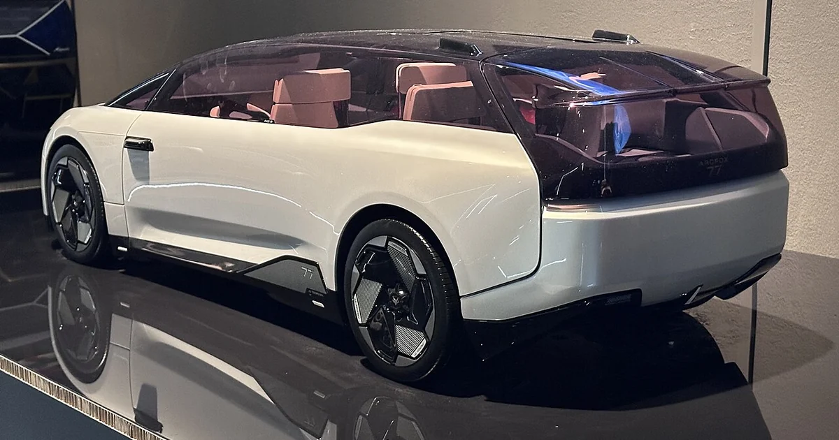 Arcfox 77 ° concept scale model