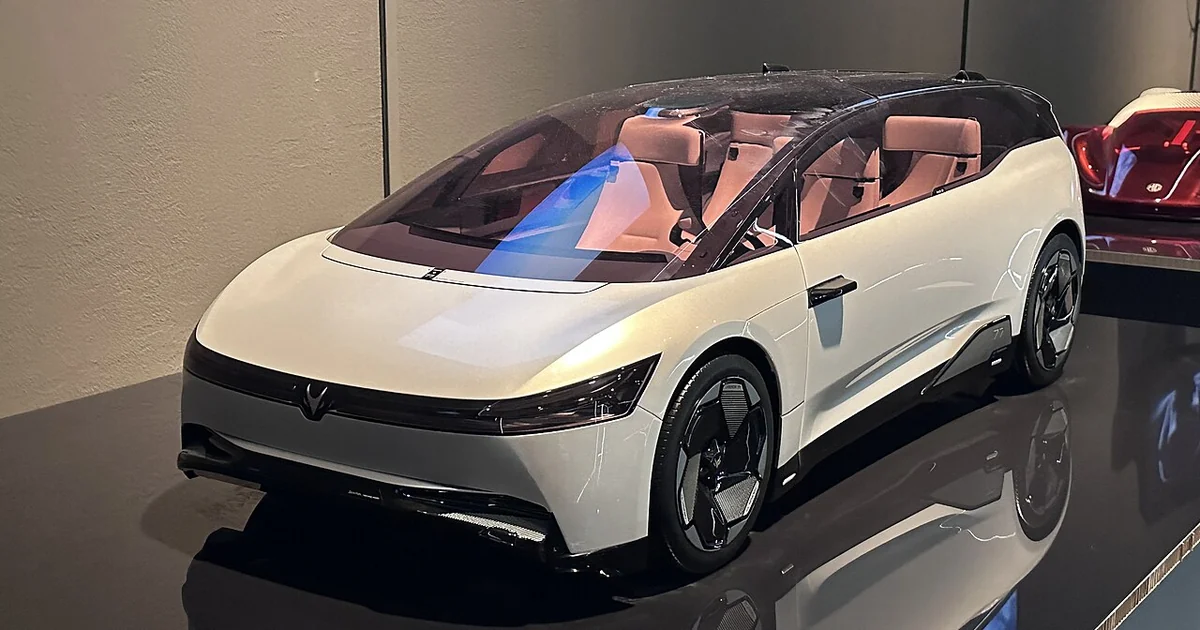 Arcfox 77 ° concept scale model