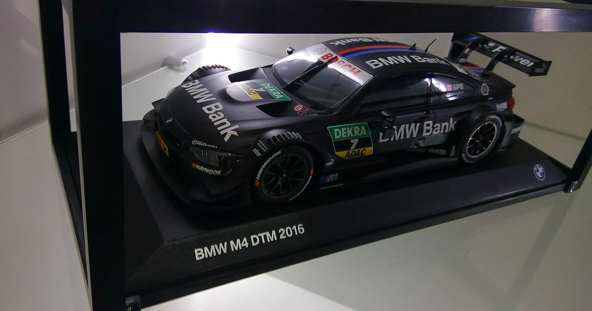 Diecast BMW M4 DTM Black di IIMS 2018