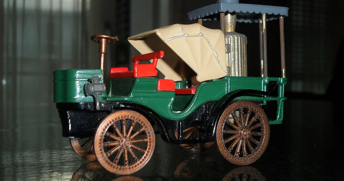 Rare Toy model of the 1873 Amédée Bollée père steam vehicle "La Mancelle" by R.A.M.I. (No. 30) in die-cast, scale c. 1/50. Painted in green and black, with accents in cream, light grey and red, this is the early variant with die-cast wheels